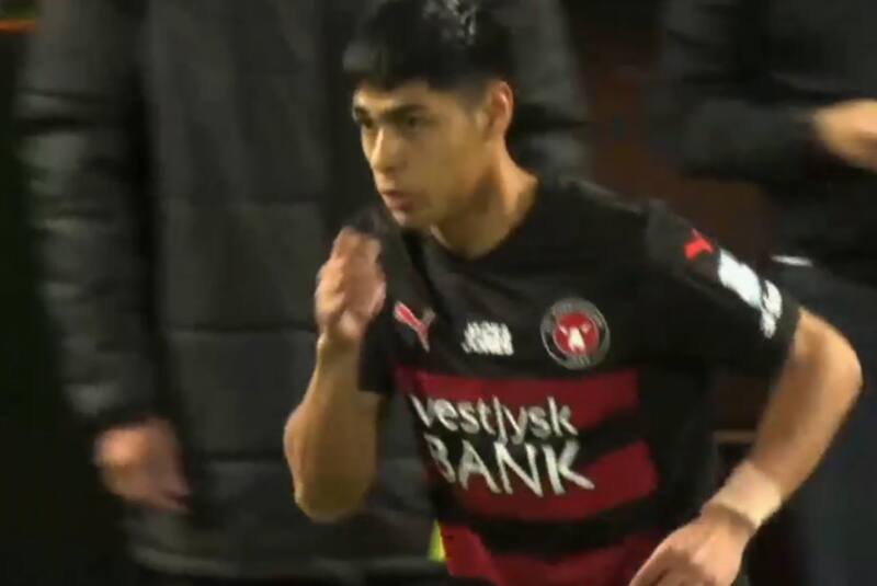 realizando su debut con el Midtjylland.