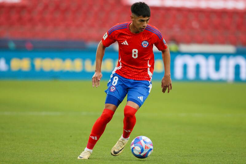 El ex U. de Zchile en la Selección Chilena. Foto: Aton.