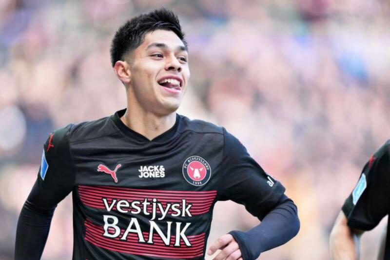 con la camiseta del Midtjylland.