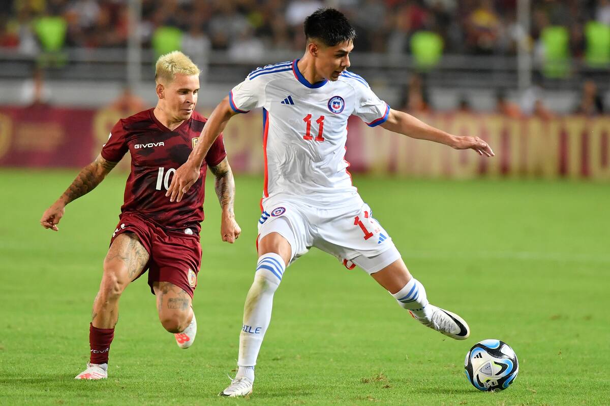 Futbol, Venezuela vs Chile.
Cuarta fecha, eliminatorias al mundial 2026.
El jugador de la seleccion chilena Dario Osorio es fotografiado durante el partido de clasificacion al mundial 2026 contra Venezuela disputado en el estadio Monumental de Maturin, Venezuela.
17/10/2023
Matias Delacroix/Photosport
Football, Venezuela vs Chile.
4nd turn, 2026 World cup qualifiers.
Chile player Dario Osorio is pictured during the 2026 World Cup qualifier match against Venezuela held at the Monumental stadium in Maturin, Venezuela.
17/10/2023
Matias Delacroix/Photosport