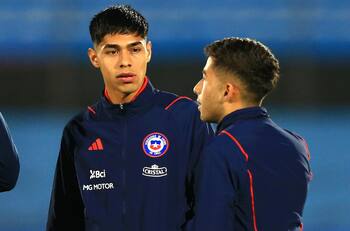 Con especial camiseta: Darío Osorio reaparece en la previa del partido de la U por Copa Sudamericana