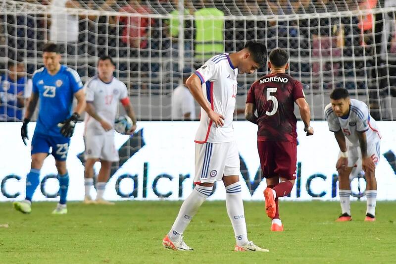 La Roja sufrió un 3-0 en su visita a Venezuela en la primera rueda de Eliminatorias, la que de paso fue la última victoria de la Vinotinto en la actual campaña. (Foto: Aton)