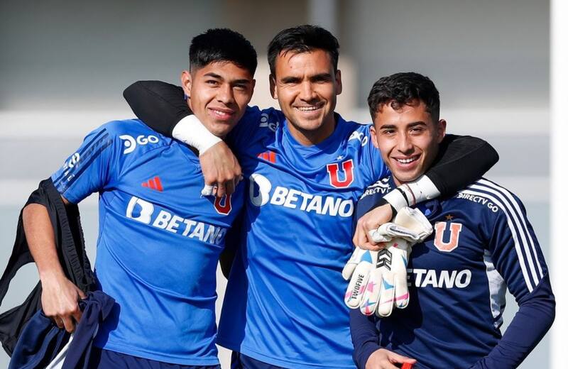 en entrenamiento de Universidad de Chile junto a Cristopher Toselli.