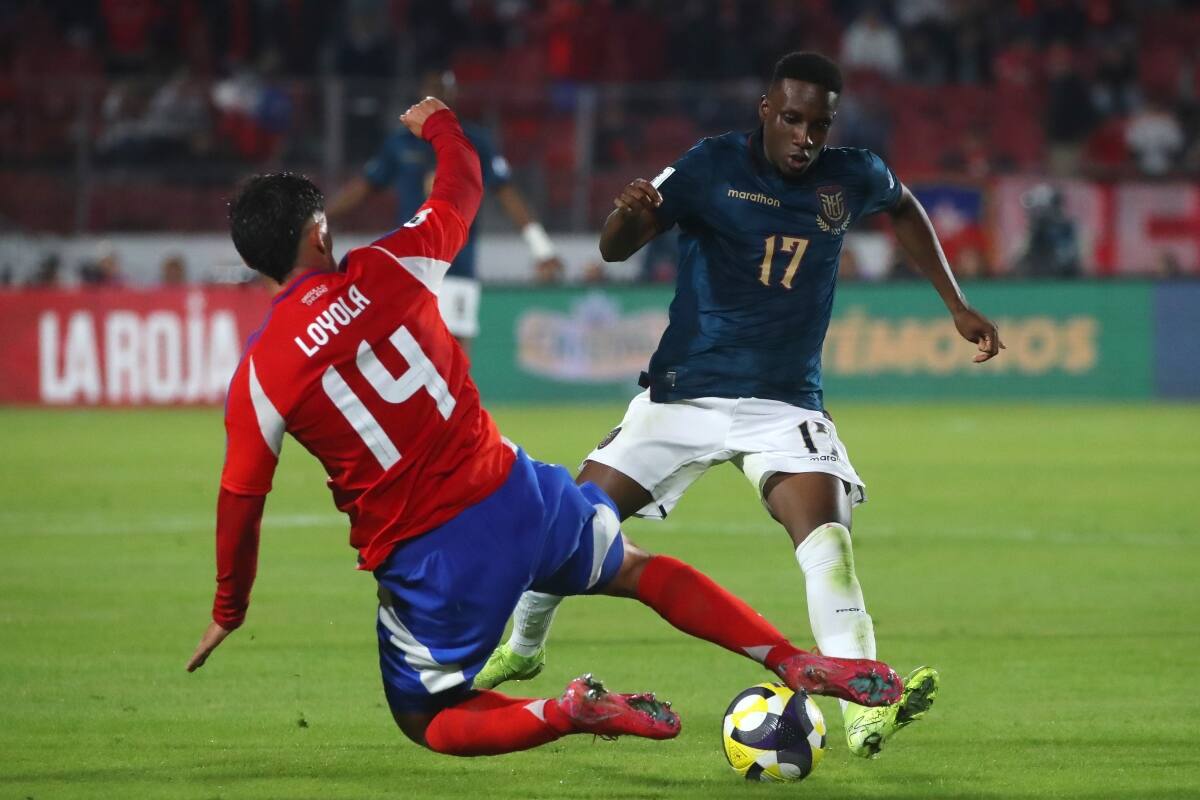 El volante de 17 años fue titular ante La Roja