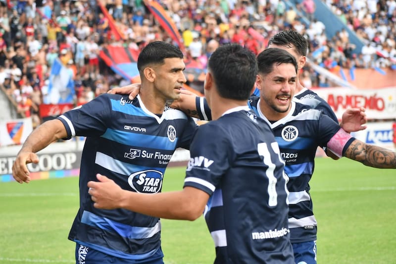 El delantero ascendió con Acassuso. Foto: @AcassusoOficial.