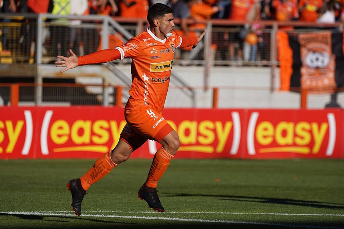 El delantero regresará al fútbol chileno. Foto: Agencia Aton.