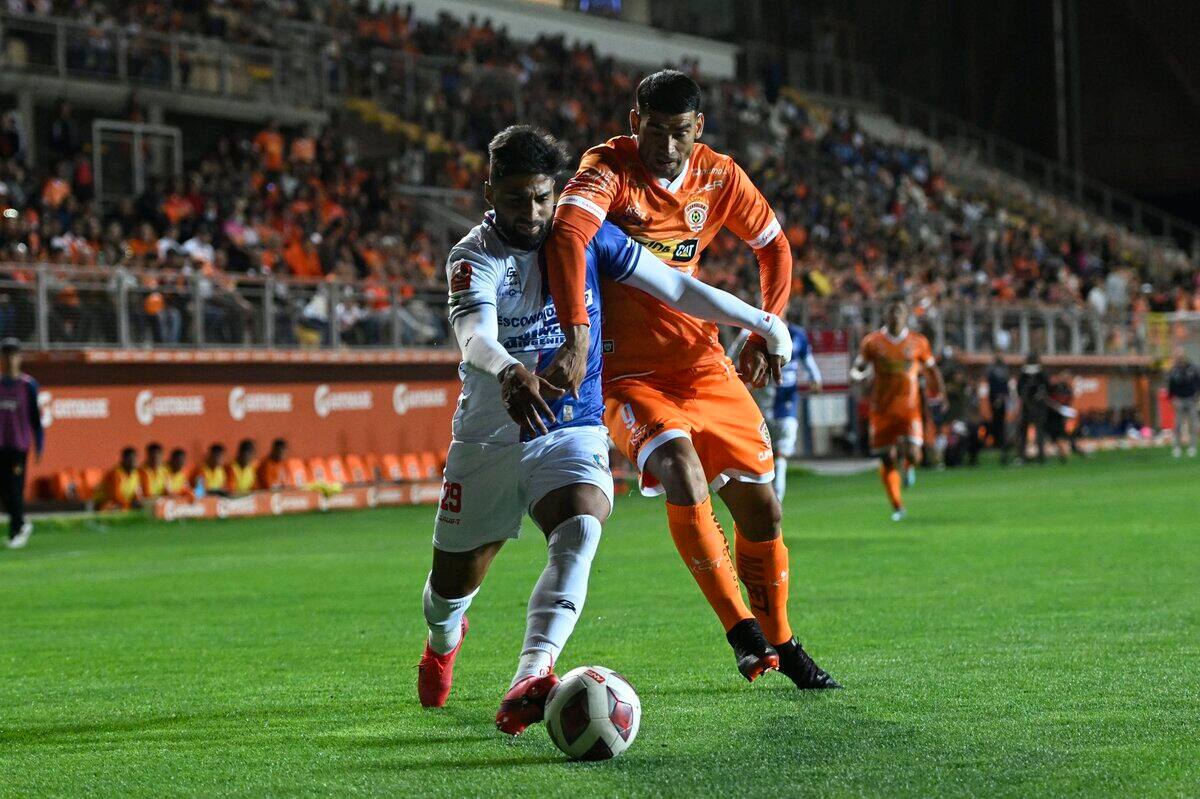 David Escalante fue titular ante Deportes Antofagasta. Crédito: @Cobreloa_SADP.