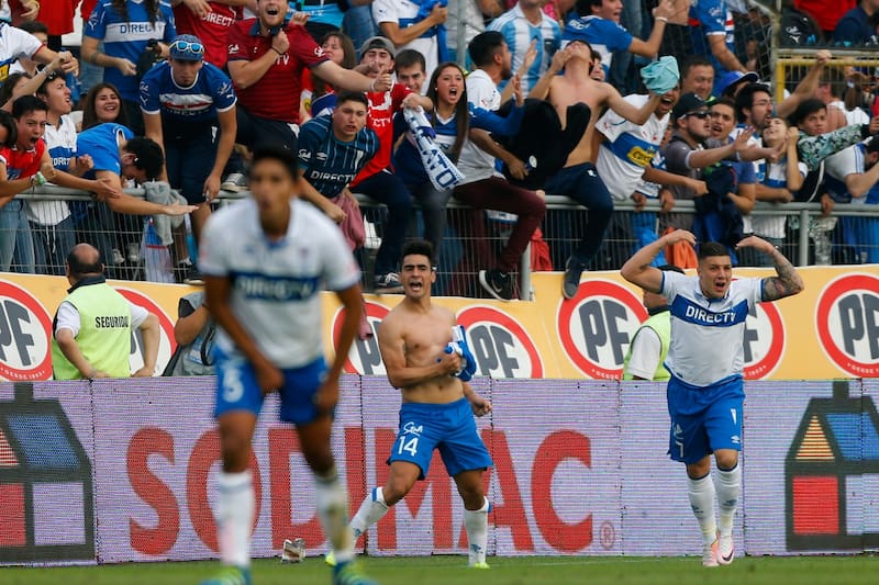 . El delantero festejando su importante gol en la UC ante Audax en 2016. Foto: Agencia Aton.