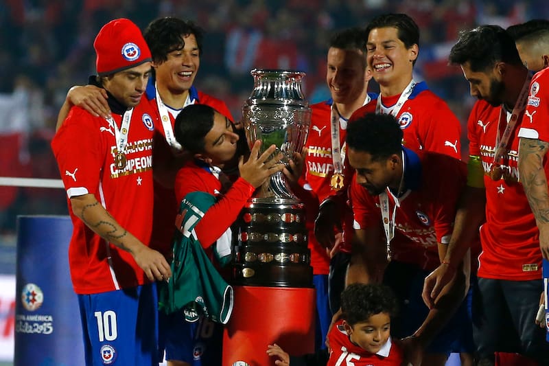Festejando el título de la Copa América en 2015.