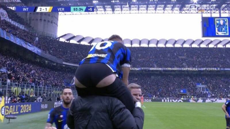 Davide Frattesi terminó sin pantalones tras el gol del triunfo para el Inter de Alexis SSánchez