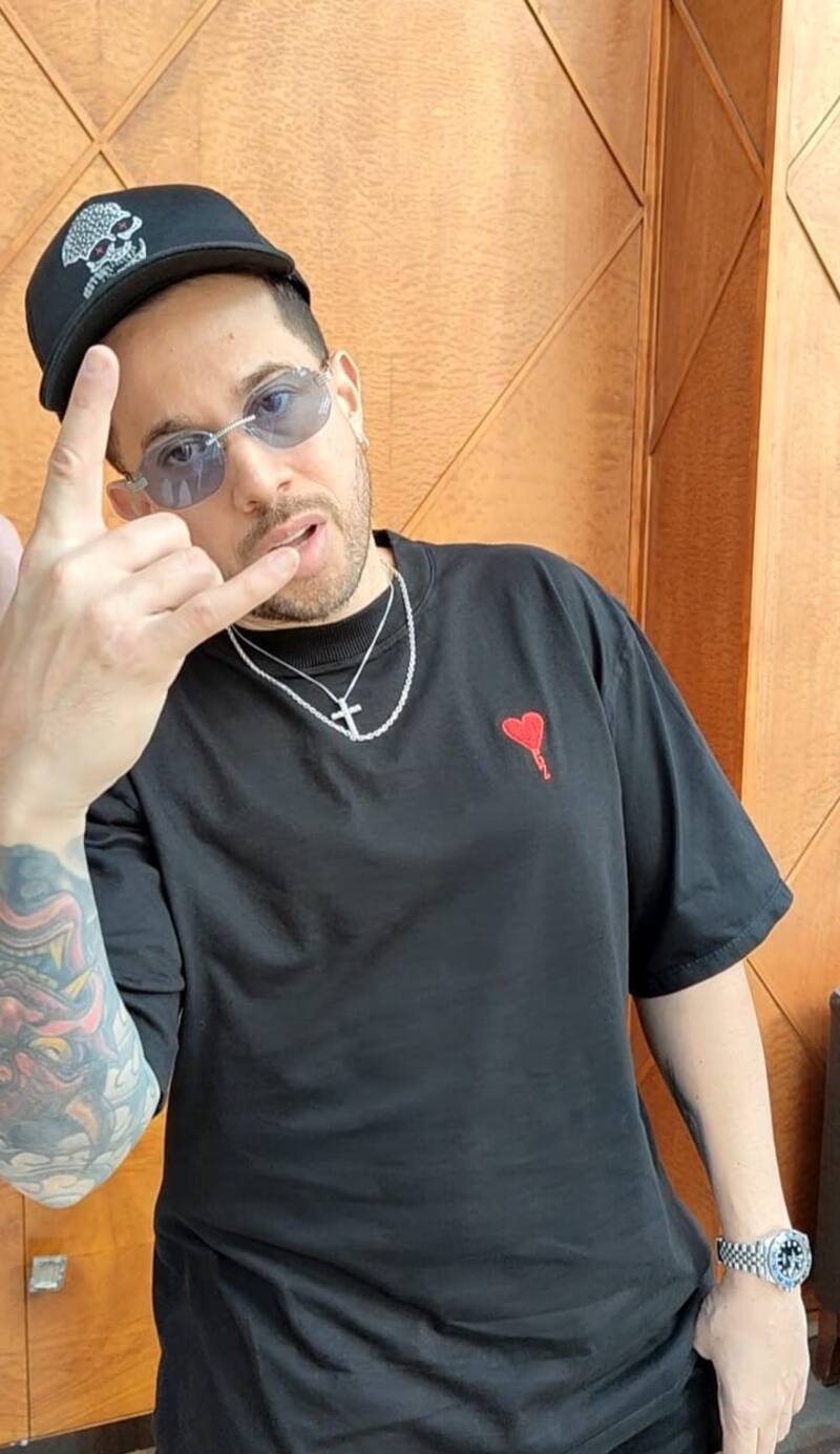 El cantante de reggaetón sorprende con declaraciones alusivas a sus gustos musicales. Créditos: TiempoX.