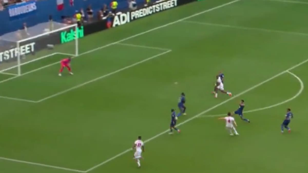 VIDEO | Mbappé no lo creía y el arquero solo miró: el golazo de Declan Rice para Inglaterra sobre Francia