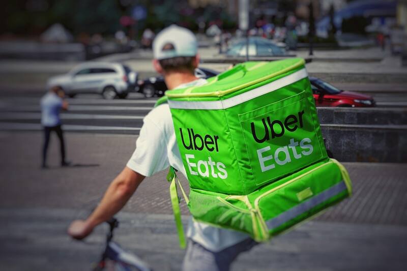 Revisa los descuentos que tiene PedidosYa y Uber Eats para mayo.