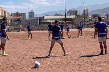 Bajaron al puntero de la B, pueden ascender y entrenaron en cancha de tierra: “No es castigo, es volver a las raíces”