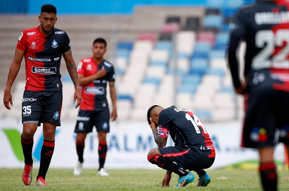 Denuncian el impresentable estado en que quedó la cancha del Calvo y Bascuñán tras Festival de Antofagasta