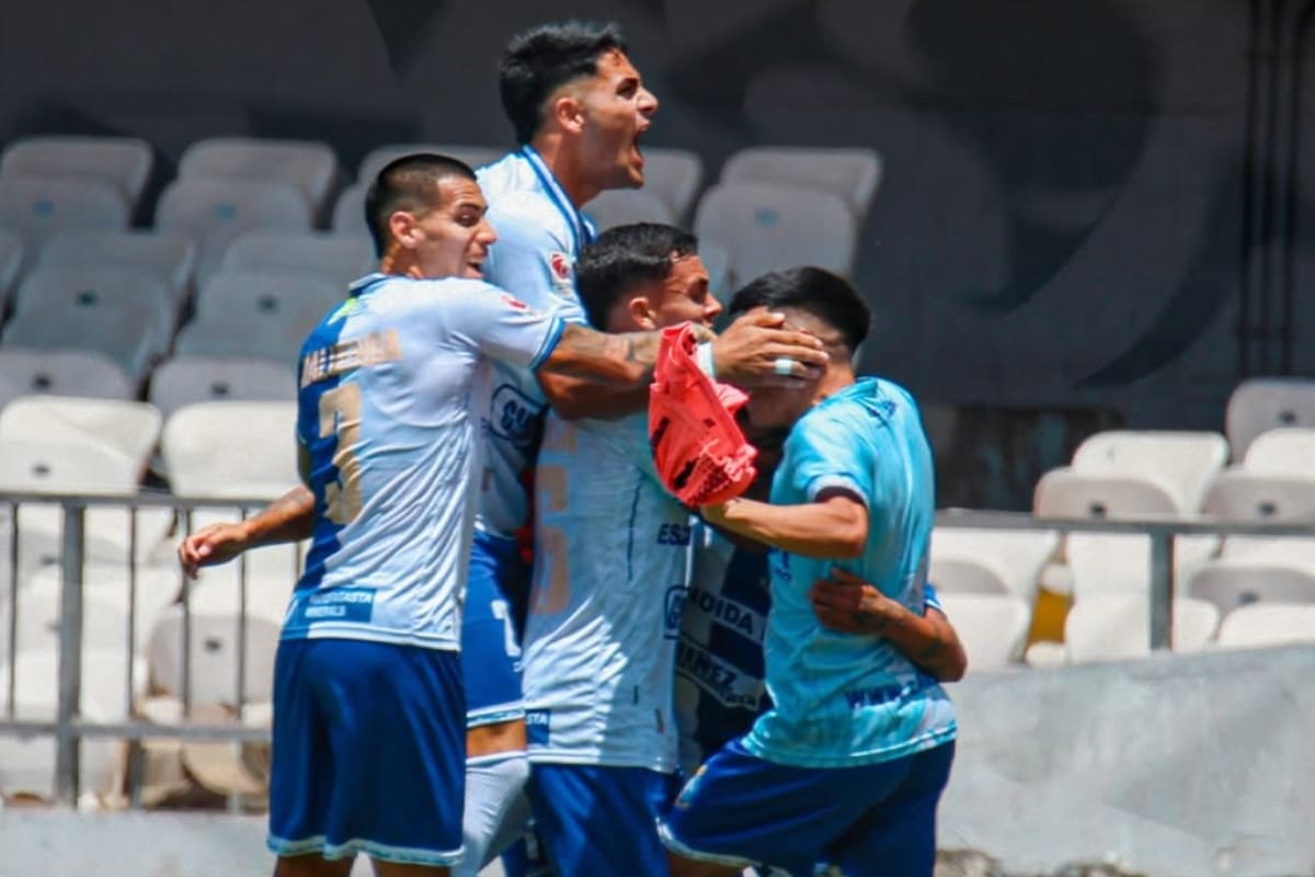 El Puma llegó a un acuerdo para seguir utilizando la cancha de entrenamiento del Estadio Calvo y Bascuñán. Foto: Deportes Antofagasta en Instagram.