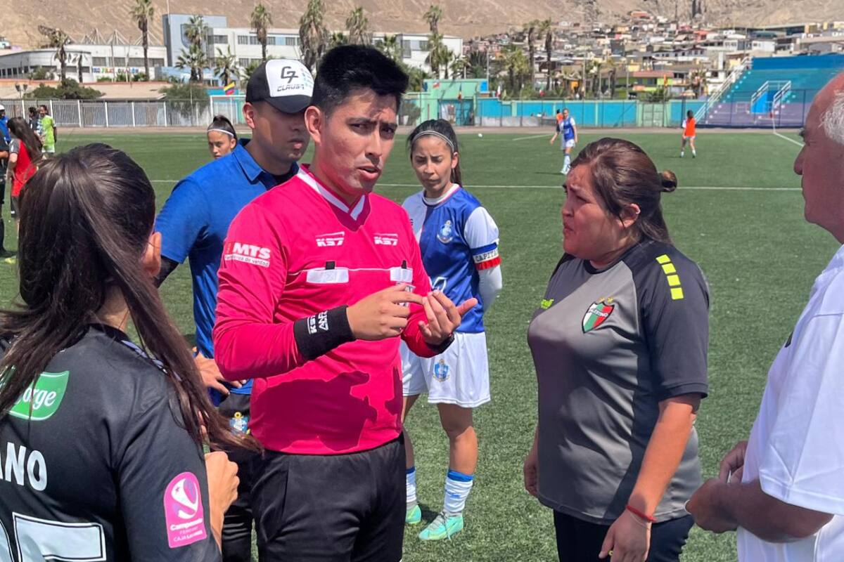 El árbitro del partido Antofagasta vs Palestino y los participantes del encuentro, en la incertidumbre por la ausencia de una ambulancia. Foto: prensa Palestino.