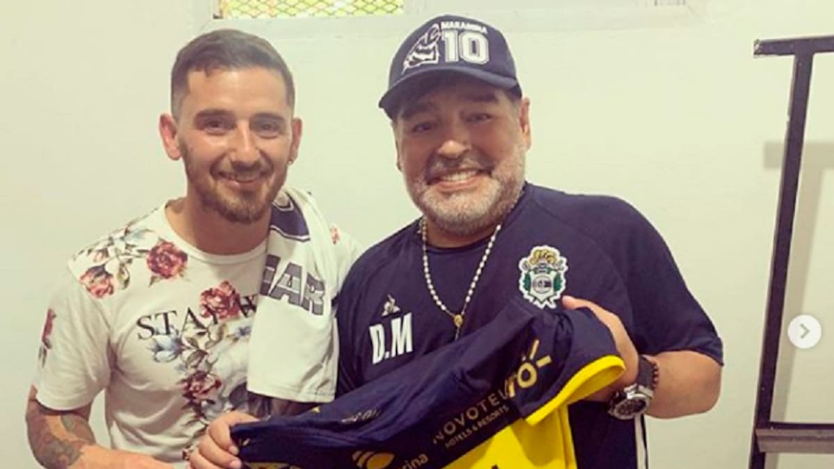 Juan Cuevas compartió foto de Maradona posando con camiseta de Everton