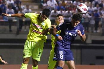 Equipo del fútbol chileno sorprende al cambiar su nombre y fichar a un ex campeón con la UC