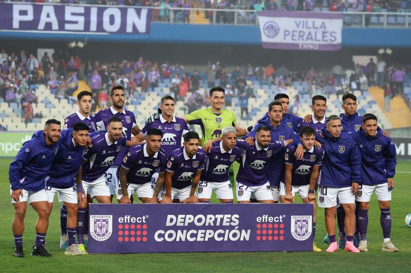 La hinchada del León de Collao mostró un particular lienzo en partido de Copa Chile. /Photosport