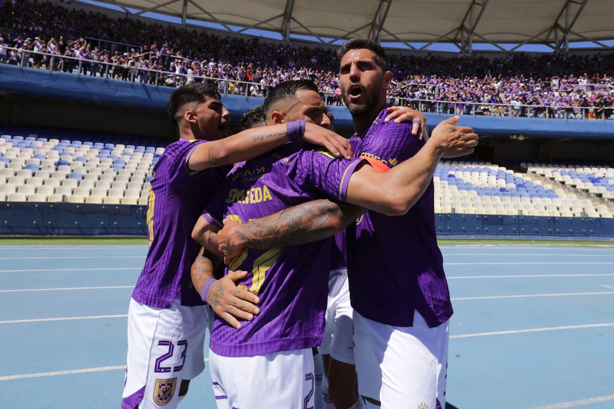 El León se despide de Sebastián Silva. Foto: Agencia Aton.