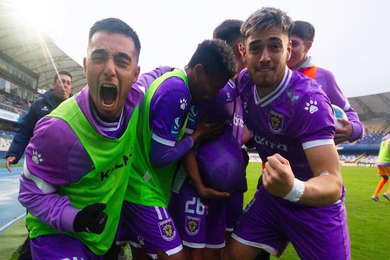 Deportes Concepción consiguió su primera victoria de la temporada y el plantel lo gritó con el alma. Foto: @dconceoficial