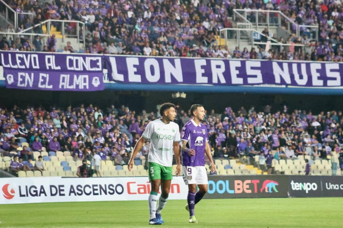 Los penquistas juegan como locales con un imponente marco de público.