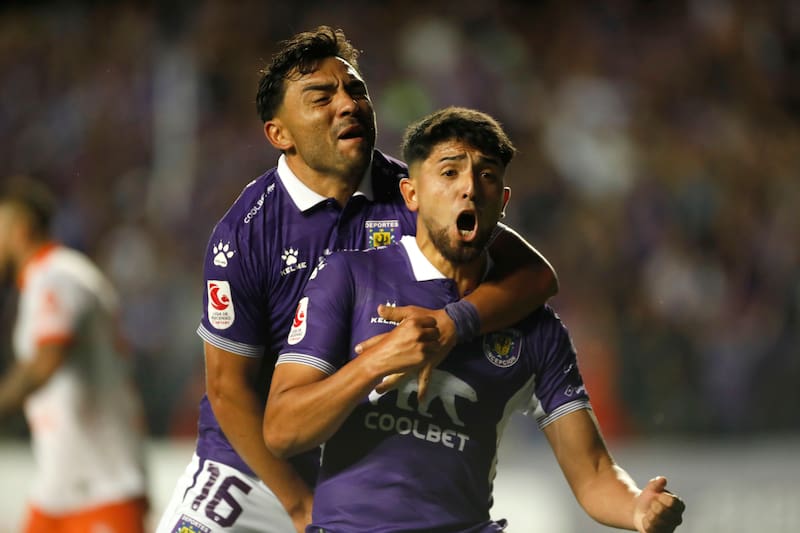 El equipo lila retornó del infierno y en un par de temporadas hizo los méritos para volver a lo más alto del fútbol chileno. Foto: Marco Vazquez/Photosport
Soccer, Deportes Concepción vs. Deportes Copiapó
2025 Promotion Playoffs.
Deportes Concepción player Ariel Caceres is pictured during the promotion playoff semifinal match against Deportes Copiapó, played at the Ester Roa Stadium in Concepción, Chile.
November 26, 2025
Marco Vázquez/Photosport