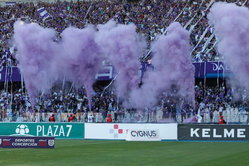 Se caracterizó por la gran asistencia de público en Primera B. Agencia Aton