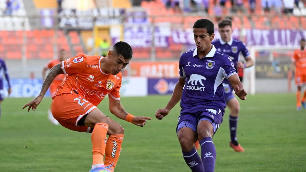 Con 30 mil personas y dos equipos buscando la gloria: D. Concepción y Cobreloa buscan poner un pie en Primera