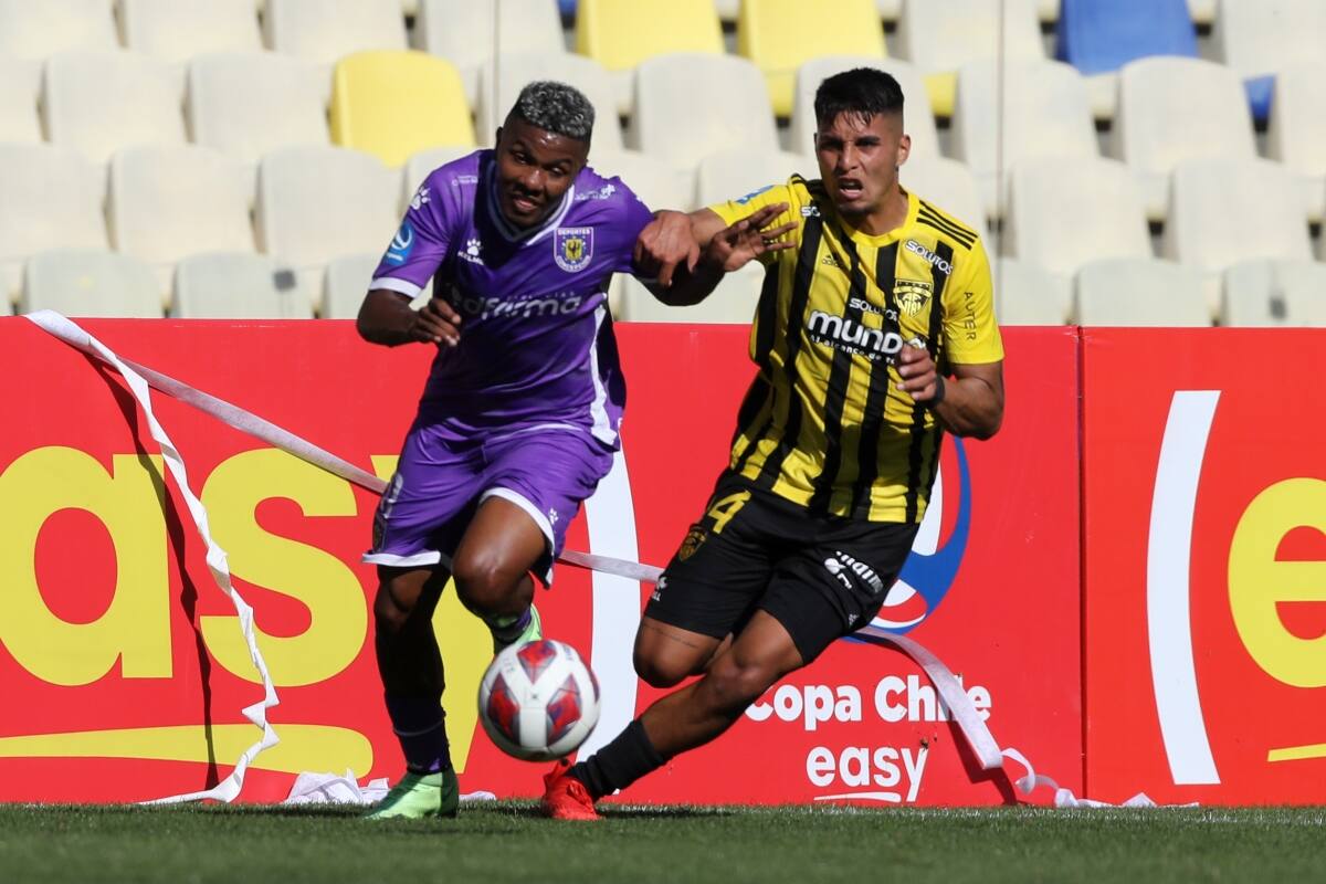 enfrentándose por Copa Chile.
Eduardo Fortes/Photosport