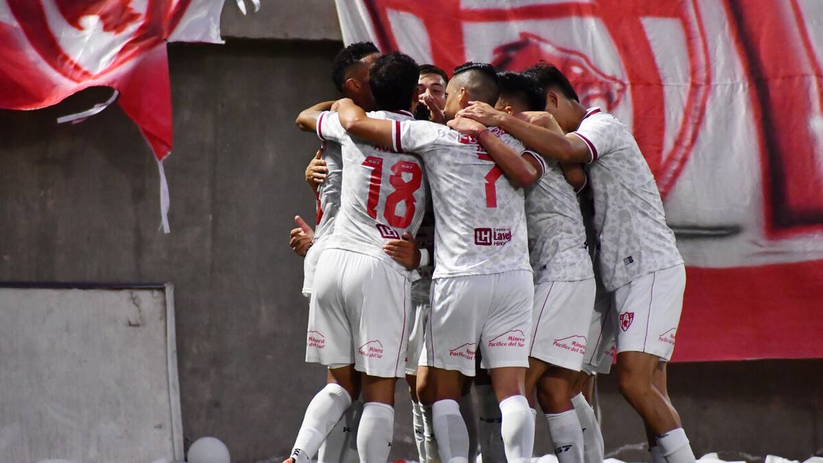 Fila colapsada y sin venta para U. de Conce: Copiapó libera entradas para la final de Primera B
