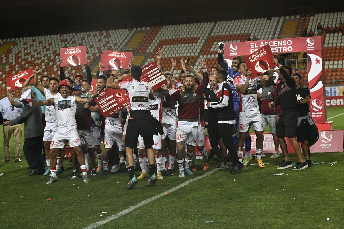 Deportes Copiapó celebró el ascenso el año pasado al vapulear a Cobreloa en Calama, un partido que hoy está en la mira. Foto: Agencia Aton.