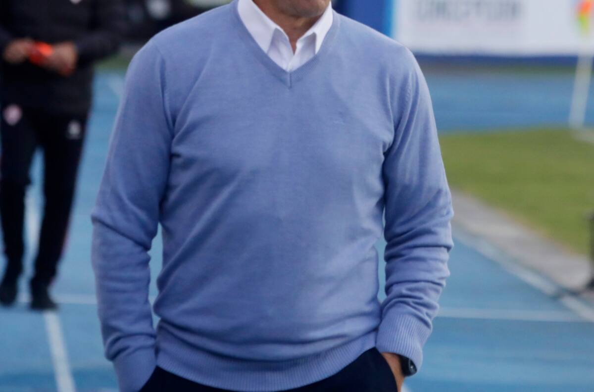 “Cariño inexplicable”: DT argentino despedido decidió quedarse en Chile