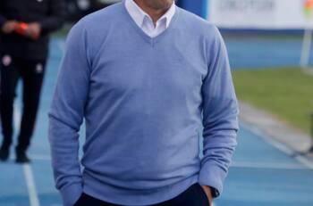 “Cariño inexplicable”: DT argentino despedido decidió quedarse en Chile