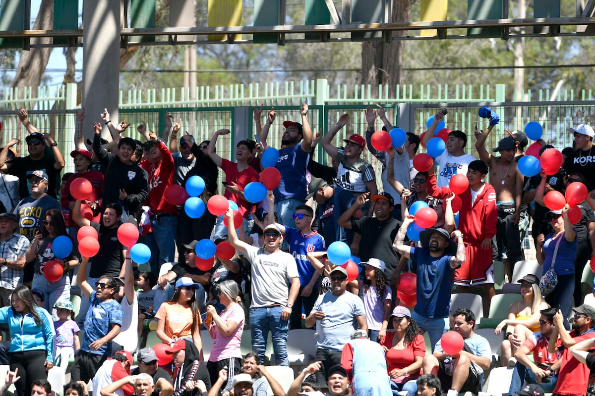 Hinchas de la U en Copiapó.