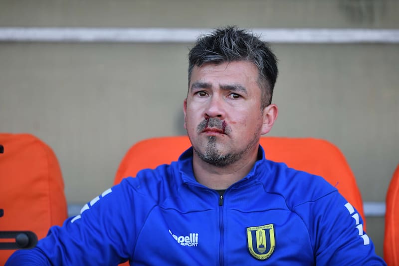 Así terminó Ernesto Llorca tras los incidentes con Jairo Coronel. Foto: Aton.