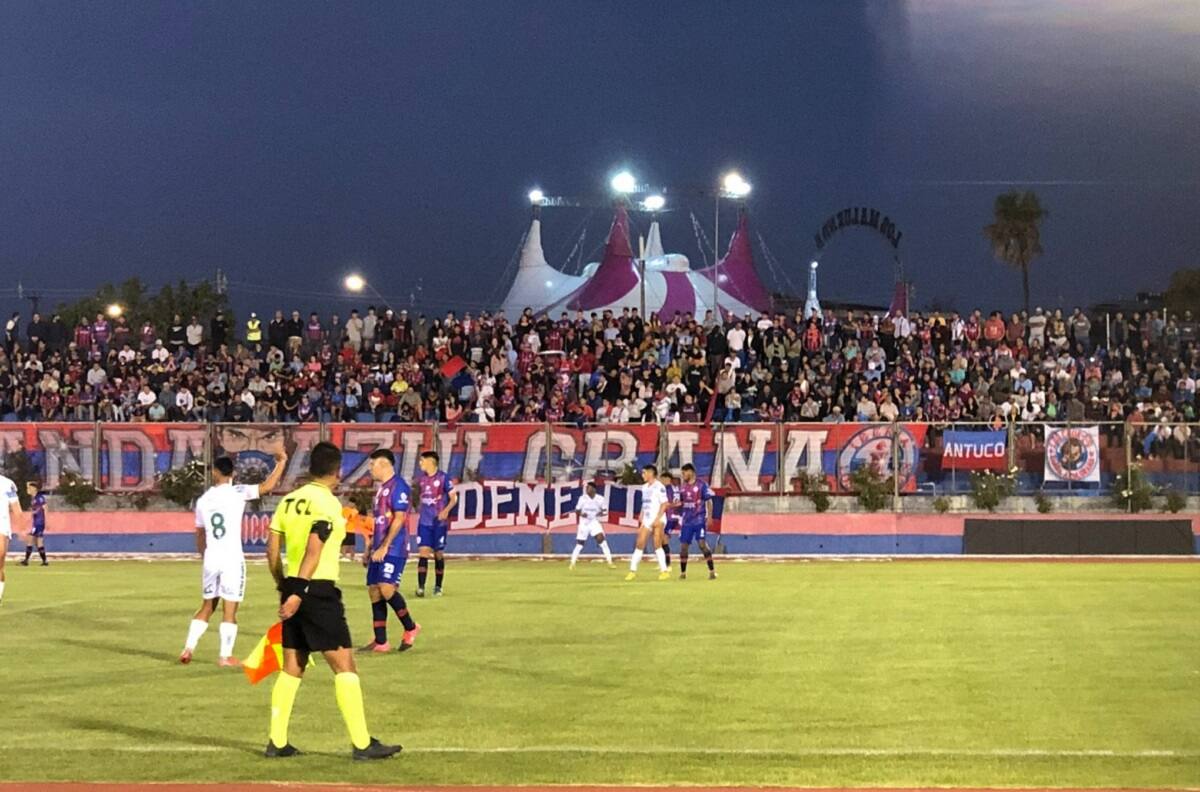 Hinchas de histórico equipo del fútbol chileno en alerta: temen inminente cambio de ciudad