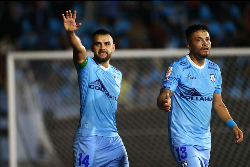 Misael Dávila (izquierda) comparte con En Cancha sus sensaciones sobre el delicado momento por el que atraviesan los Dragones Celestes. Foto: Agencia Aton.