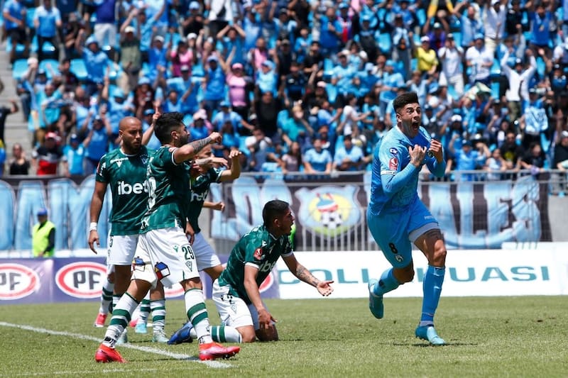 Steffan Pino celebra el gol agónico que les dio a los Dragones Celestes el puesto como semifinalista de Primera B. Foto: Agencia Aton.