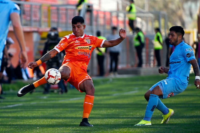 Deportes Iquique se quedó con el duelo de ida tras ganar 2-0 en el Estadio Tierra de Campeones. (Foto: Aton)