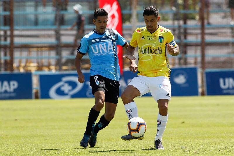 Futbol, Deportes Iquique vs O'Higgins.
Tercera fecha, Campeonato Nacional 2019.
El jugador de Deportes Iquique Braulio Leal disputa el balon contra Ramon Fernandez de O'Higgins durante el partido de primera division en el estadio Cavancha.
Iquique, Chile.
02/03/2019
Alex Diaz/Photosport**********
Football, Deportes Iquique vs O'Higgins.
03th date, National Championship 2019.
Deportes Iquique's player Braulio Leal battles for the ball against Ramon Fernandez of O'Higgins´s during a first division football match held at the Cavancha stadium.
Iquique, Chile.
02/03/2019
Alex Diaz/Photosport