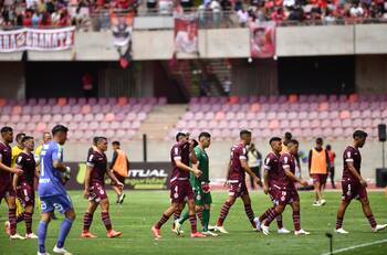 Duro coletazo tras la derrota ante Colo Colo: DT de La Serena teme por gravísima lesión de un refuerzo