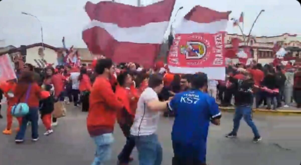 hinchas festejan su ascenso en las calles.
