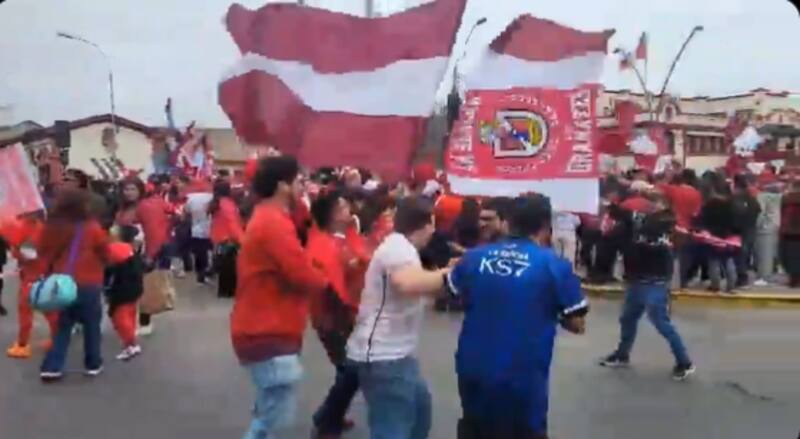 hinchas festejan su ascenso en las calles.