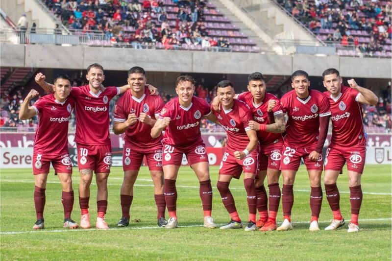 Deportes La Serena es el sólido líder de Primera B, con siete puntos de ventaja sobre Magallanes. Foto: Campeonato Chileno.