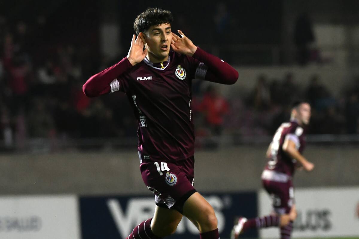 Los Papayeros golearon 4-1 a Wanderers