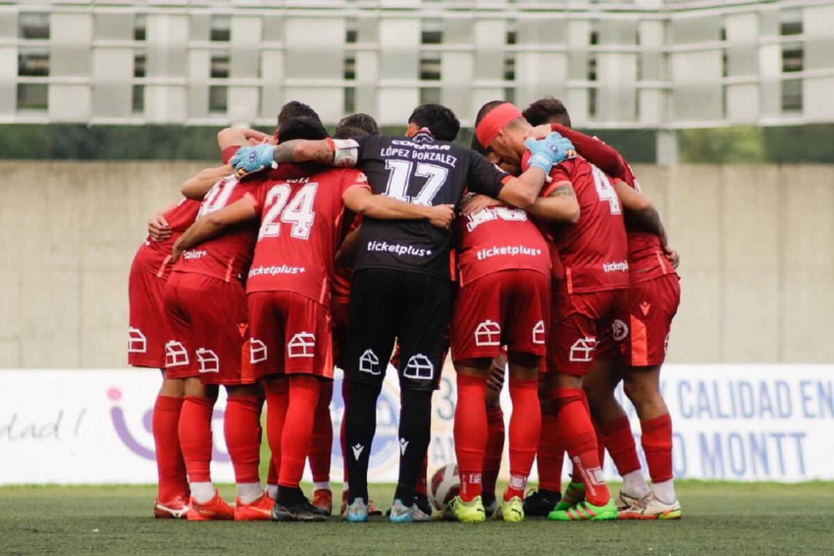 Deportes La Serena se enfrentará a Unión San Felipe como visitante, buscando recuperar el liderato de la Primera B. Cobreloa, por su parte, juega ante Deportes Iquique.