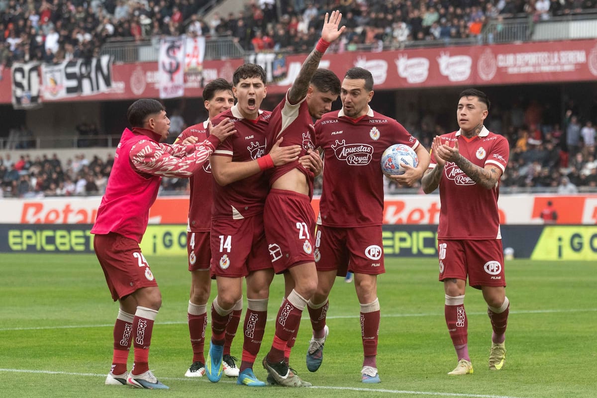 El elenco granate presentó a Ian Rasso como nuevo refuerzo. Foto: Agencia Aton.