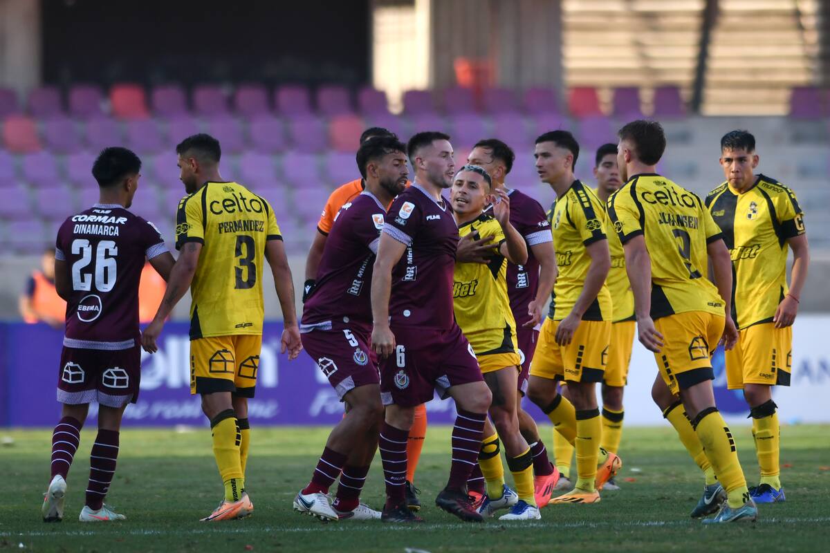 El último Clásico de la Cuarta Región terminó con serios incidentes entre ambos equipos. Foto: Aton